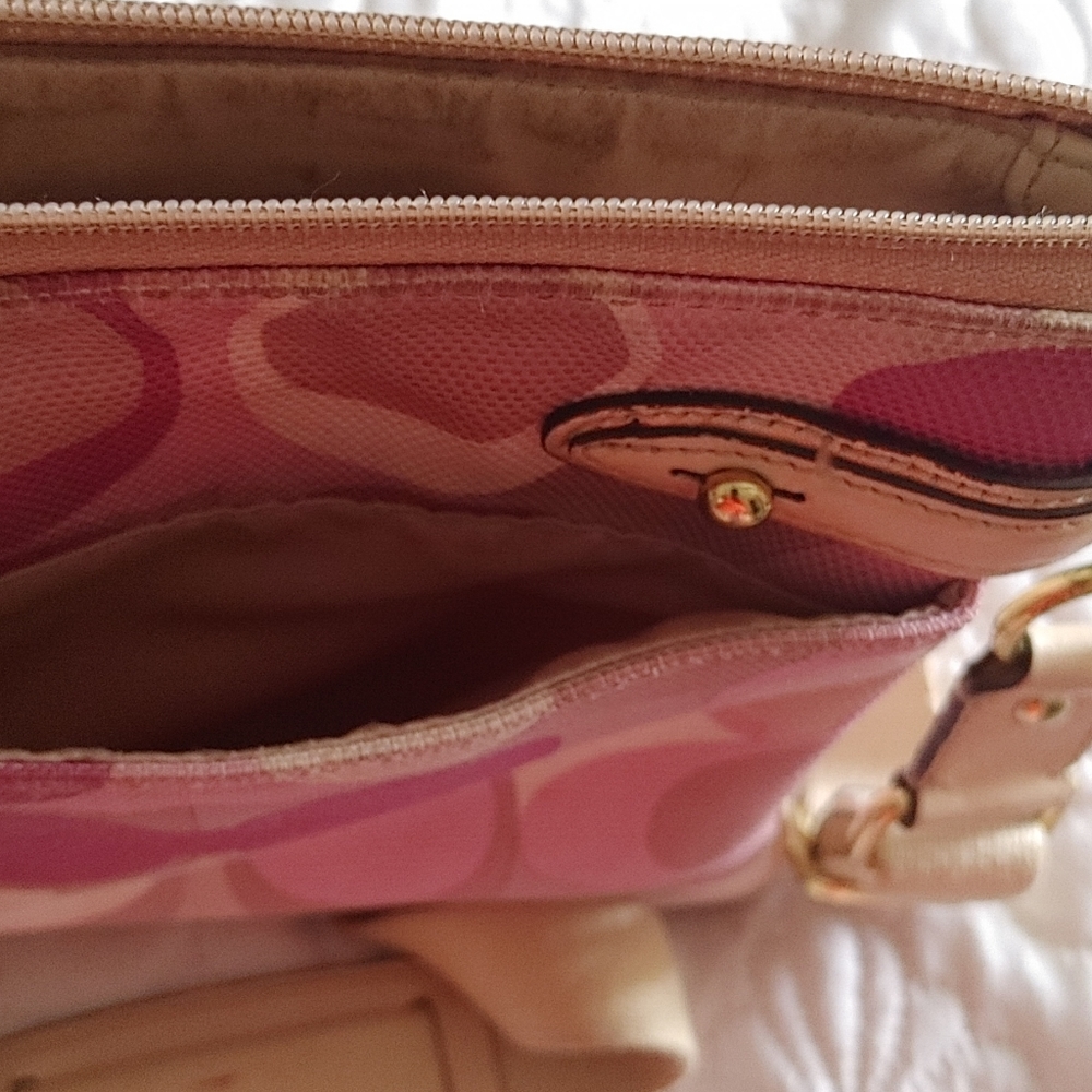 Authentic Coach Leather - Picture 12 of 15